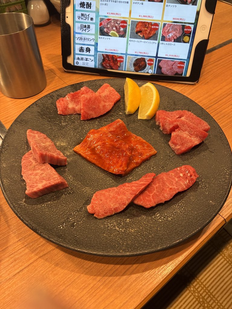 深夜に隠れ家的焼肉店「はしど」で肉をくらう