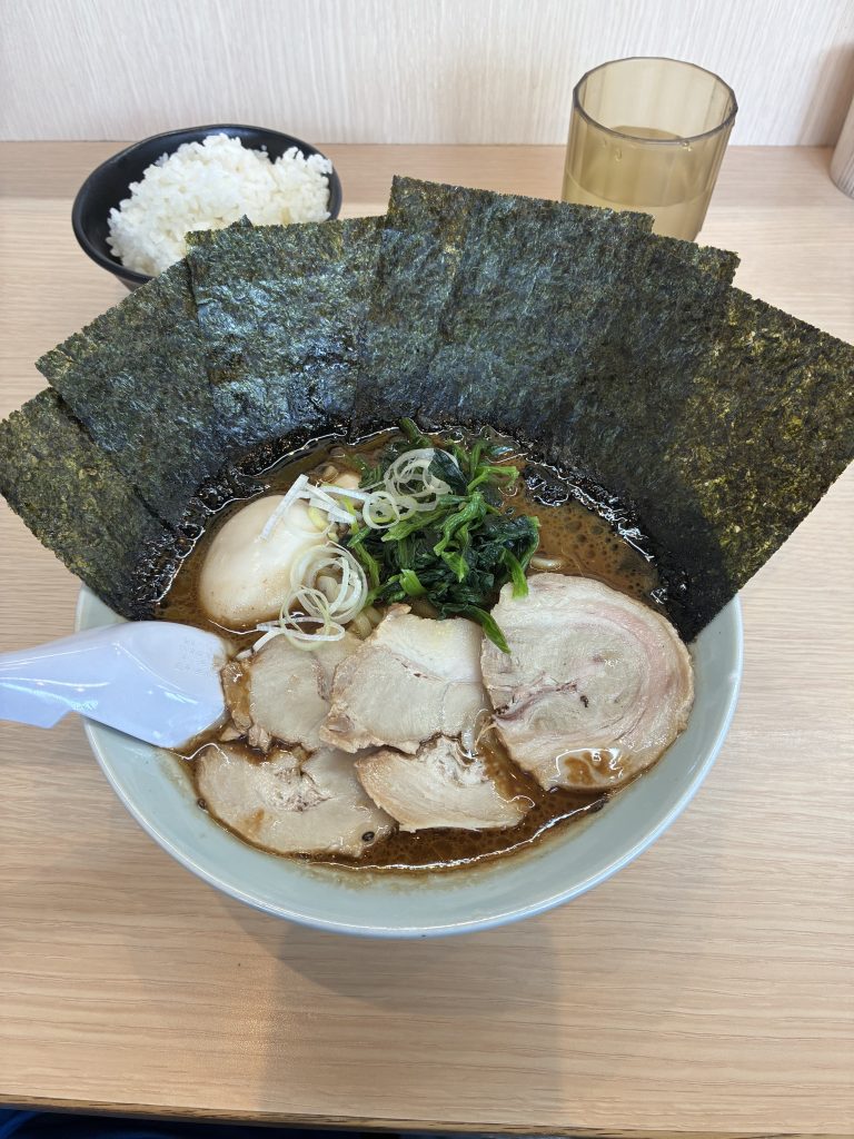家系の魂心家で631ラーメンをいただく